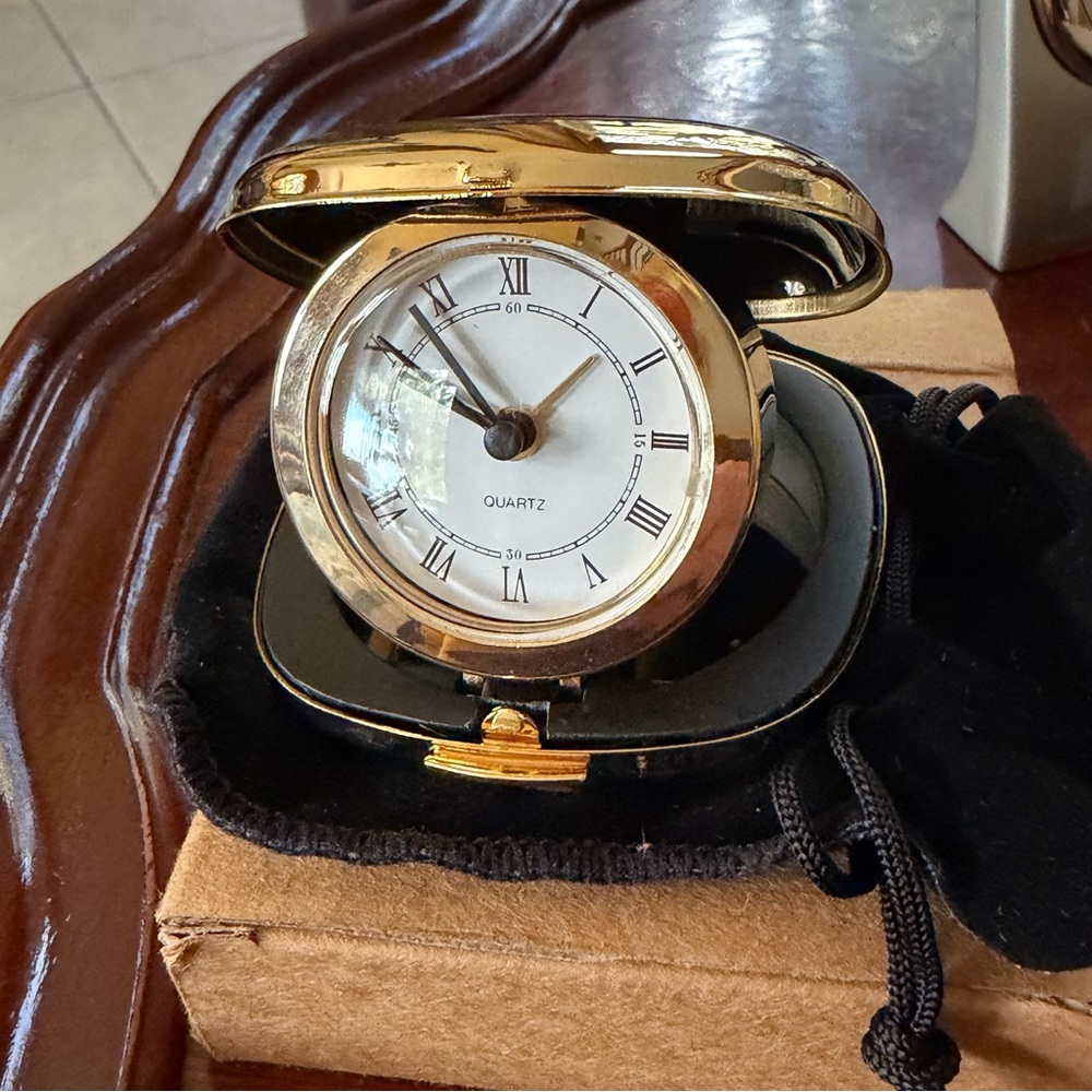 Traveling alarm clock